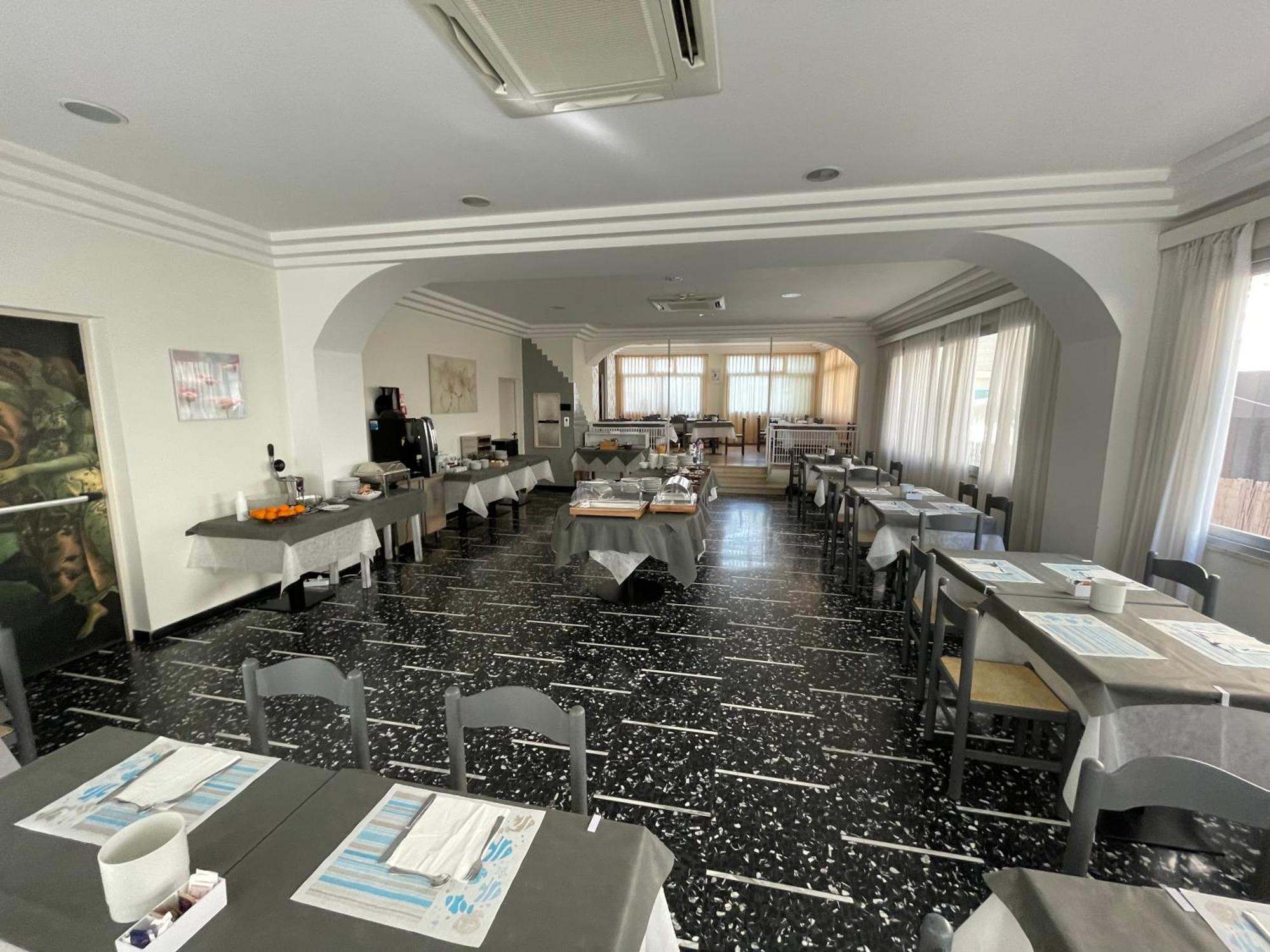 Hotel D'Annunzio Cattolica Exterior foto